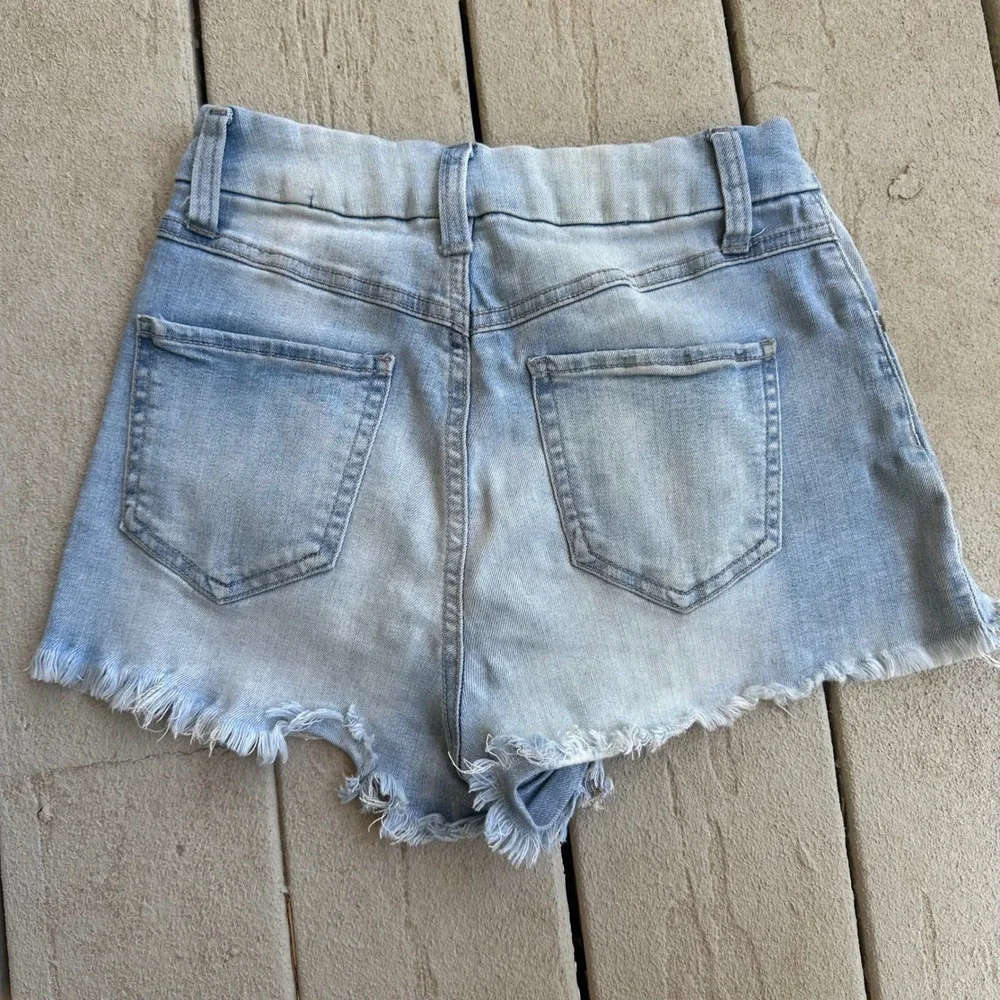 Rewash Distressed Denim‎ Shorts Frayed Hem Light Wash Juniors Size 3 / 26